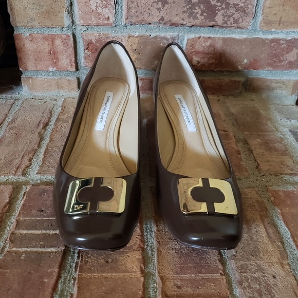 DVF Brown Patent Bonnie Pumps - Picture 2 of 7